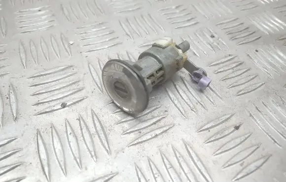Mazda 626 Tailgate exterior lock 