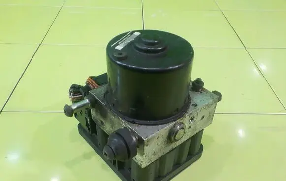 Suzuki Grand Vitara II ABS Pump 06210203914 UP206