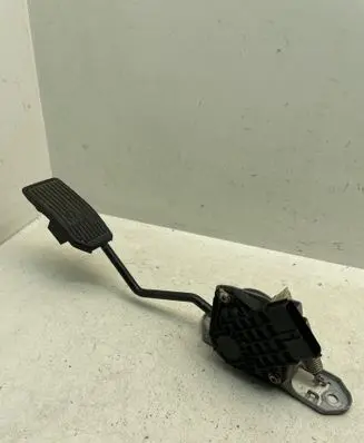 Nissan Primera Accelerator throttle pedal 18002AU610 1988000060 01D18
