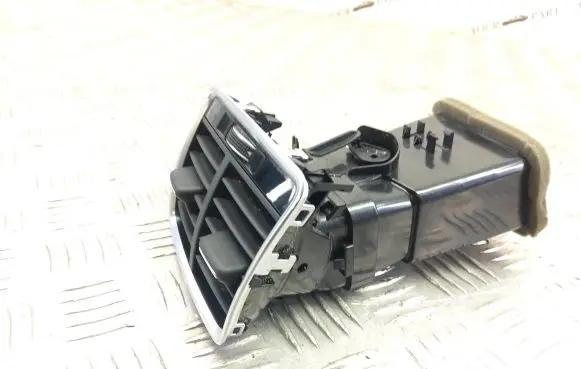 Audi Q3 8U Rear air vent grill 8u0819203a