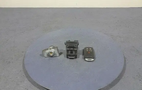 Volvo V40 Ignition lock 30659639
