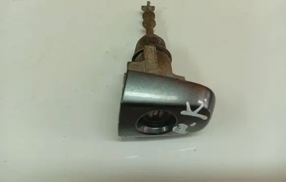 Toyota Yaris Front door lock (next to the handle)