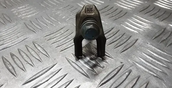 Renault Latitude (L70) Fuel Injector clamp holder