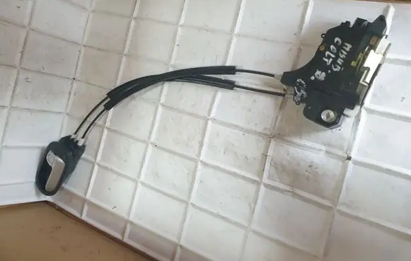 Mitsubishi Colt Front door lock 