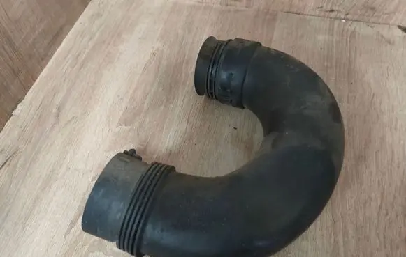 Volkswagen Touran I Air intake duct part 1K0129618BR