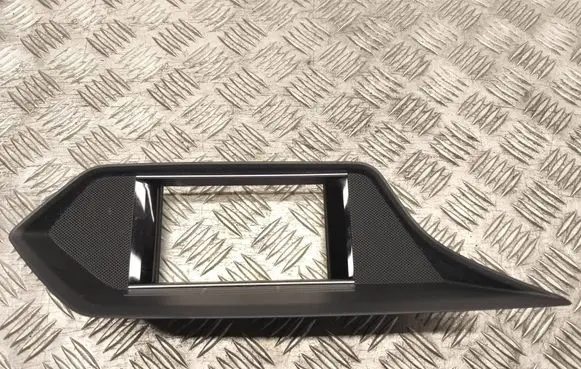 Mercedes-Benz E W212 Radio/GPS head unit trim A2126801236