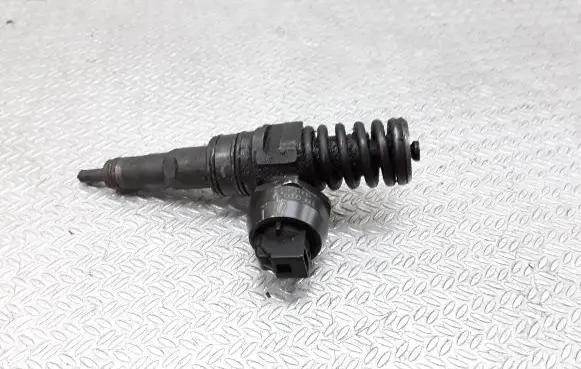 Audi A4 S4 B6 8E 8H Fuel injector 038130073BA