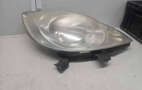 Peugeot 107 Headlight/headlamp 811100H030