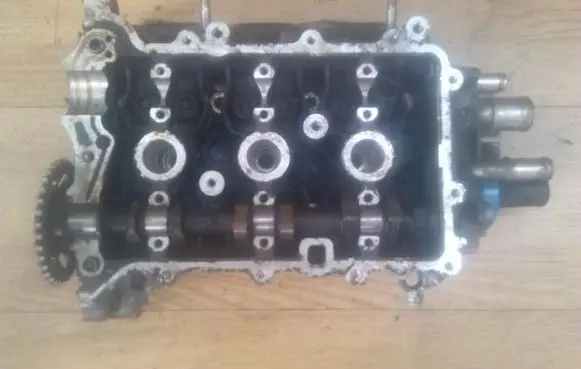 Toyota Yaris Engine head 