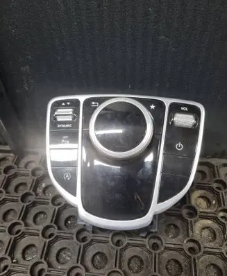 Head unit multimedia control