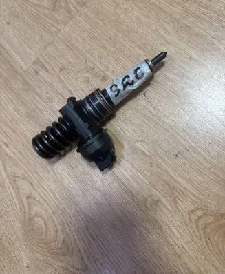 Skoda Fabia Mk1 (6Y) Fuel injector 0414720037 038130073AJ