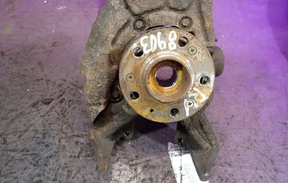 Volkswagen Golf IV Front wheel hub spindle knuckle 