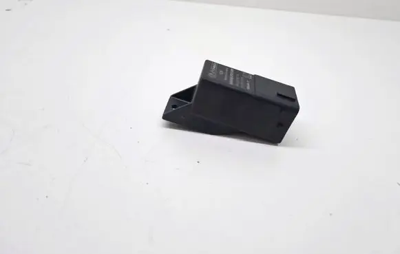Opel Astra L Glow plug pre-heat relay 9803299780