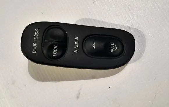 Chevrolet Corvette C5 Electric window control switch 12135165
