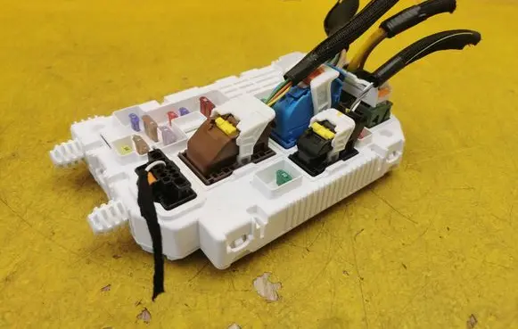 Peugeot 5008 II Fuse box set 9846631580