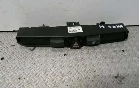 Opel Astra H Hazard light switch 13100105