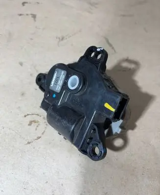 KIA Carens III A/C air flow flap actuator/motor D267UABAA02