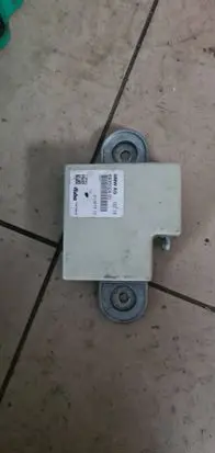 BMW 5 E60 E61 Antenna control unit 6935024 21367510 0215