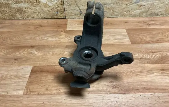 Front wheel hub