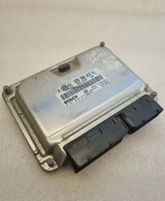Volkswagen Bora Engine control unit/module 038906019HJ 28SA5579 0281010977