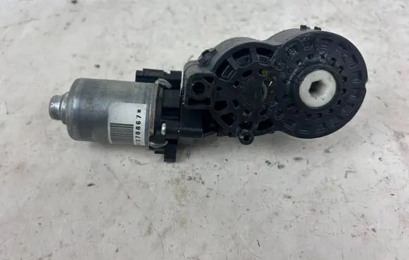 Toyota Sienna XL30 III Seat adjustment motor 43944010220 1620007370