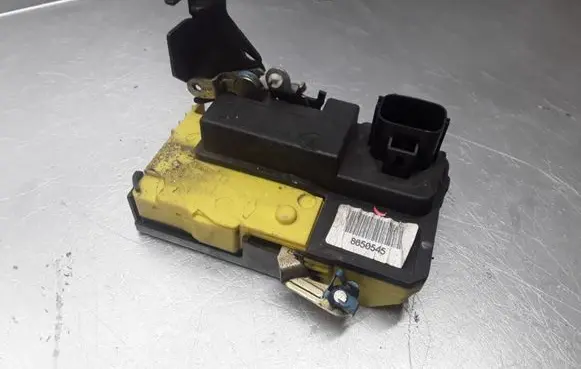 Volvo XC70 Front door lock 8650545