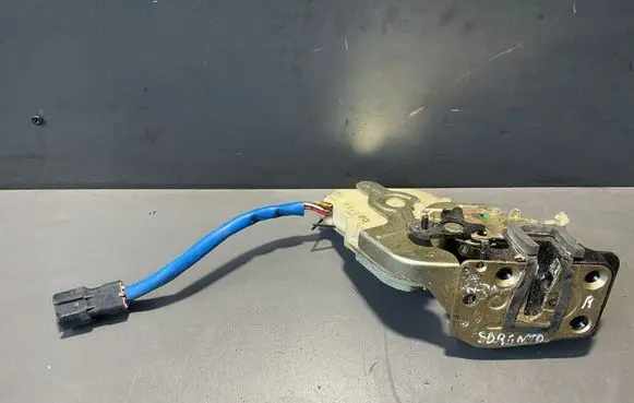 KIA Sorento Front door lock 