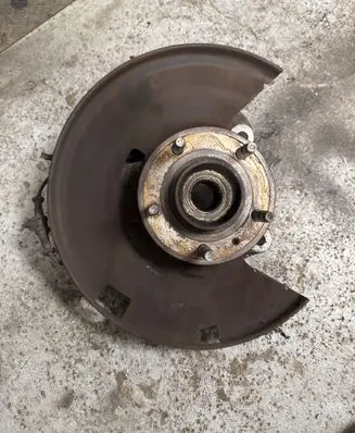 Opel Zafira C Front wheel hub 13583479
