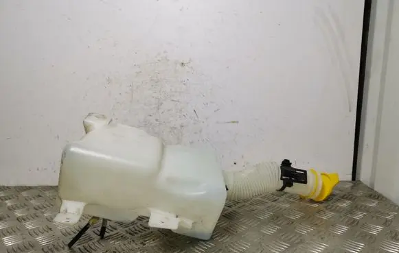 Jeep Renegade Windshield washer fluid reservoir/tank
