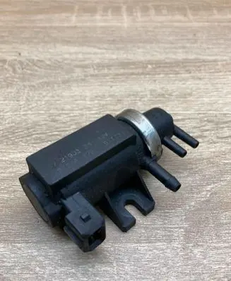BMW 5 E39 Turbo solenoid valve 2246175 97T233