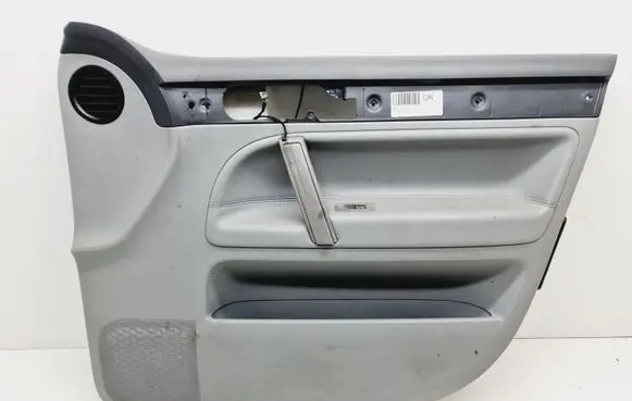 Volkswagen Touareg I Front door card panel trim