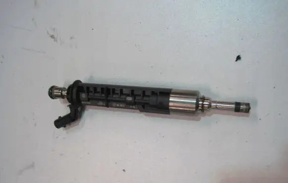 Alfa Romeo Stelvio Fuel injector 0261500414