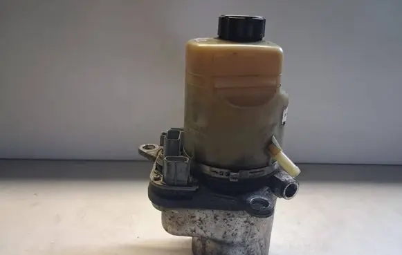 Ford Focus Power steering pump 4M513K514AD