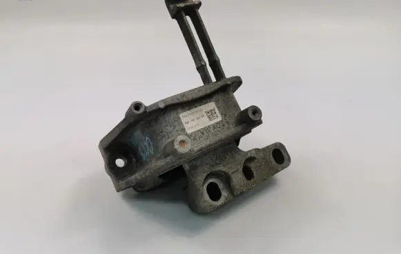 Volkswagen Golf VII Engine mount bracket 5Q0199262DE