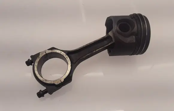 Ford Mondeo Mk III Piston with connecting rod 24655B