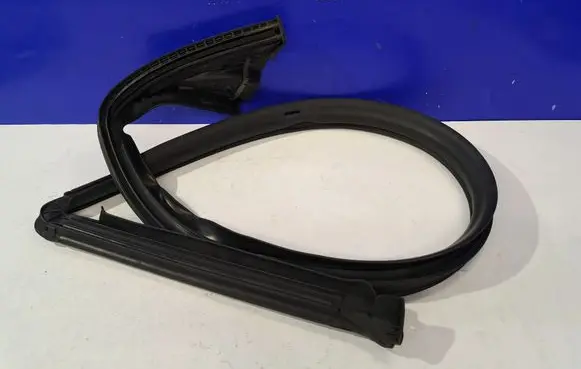 Jaguar F-Type Rubber seal front door (on door) 152CZ03 152CZ03L1