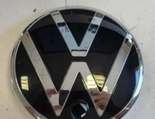 Manufacturer badge logo/emblem