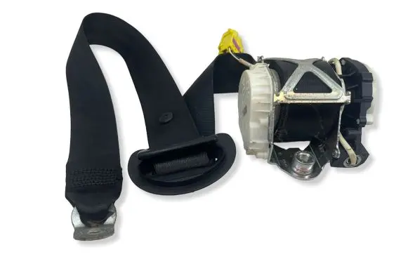 Volkswagen PASSAT B6 Front seatbelt 33046824