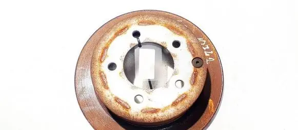 Mitsubishi Lancer X Rear brake disc neventiliuojamas