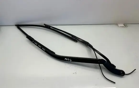 Jaguar XF X250 Front wiper blade arm A676