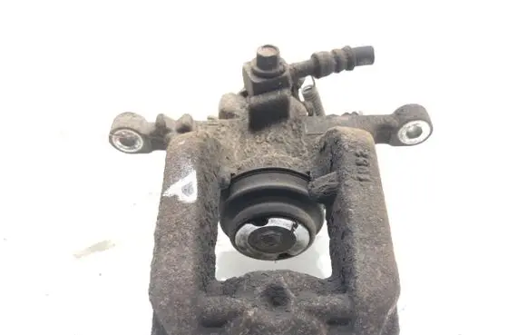 Opel Zafira C Rear brake caliper
