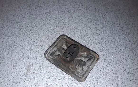 BMW 5 E39 Jacking socket point 8268885