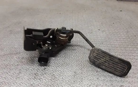 Toyota Previa (XR30, XR40) II Accelerator throttle pedal 