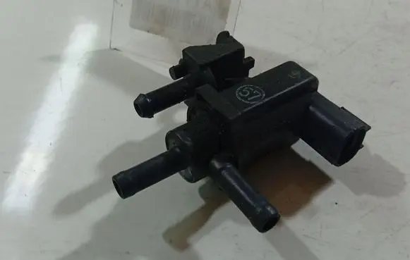 Toyota Avensis T250 Turbo solenoid valve 9008091231