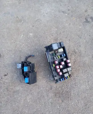 Subaru Legacy Fuse module MB100200B 82241AG00B
