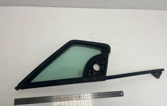 Citroen Berlingo Front door vent window glass four-door 9675118180