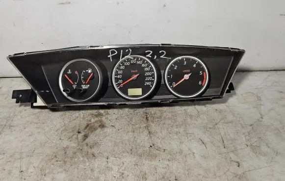 Nissan Primera Speedometer (instrument cluster) AV619 2633761