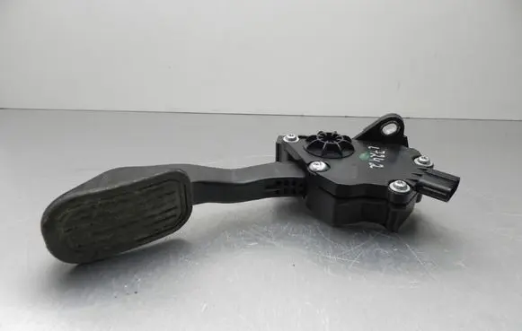Toyota Land Cruiser (J150) Accelerator throttle pedal 7811060180 I7242