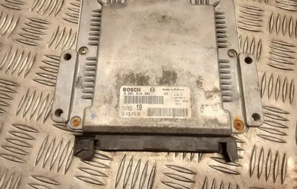 Peugeot 406 Engine control unit/module 0281010361
