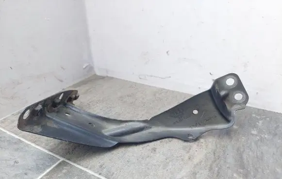 Audi A4 S4 B7 8E 8H Fender mounting bracket 8E0821135C